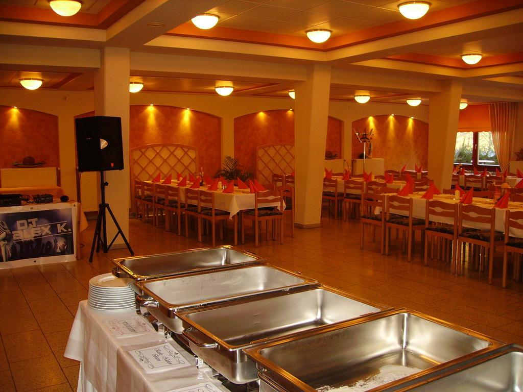 Hotel Zur Erholung Brochthausen Extérieur photo