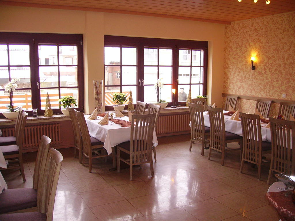 Hotel Zur Erholung Brochthausen Extérieur photo