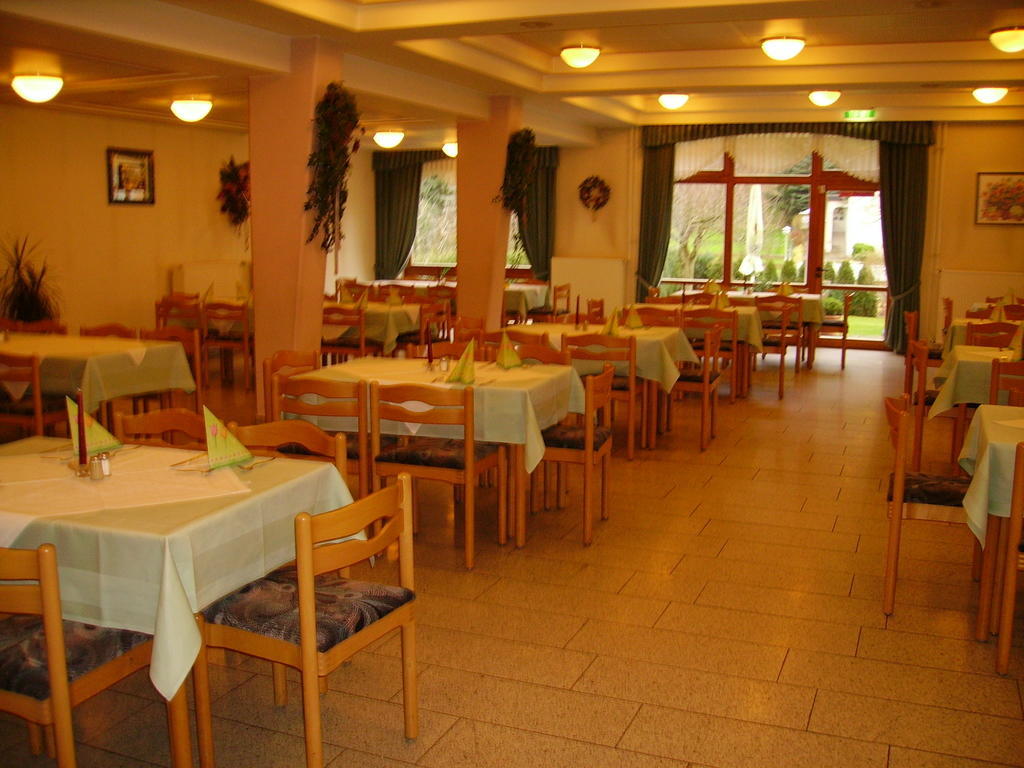 Hotel Zur Erholung Brochthausen Extérieur photo