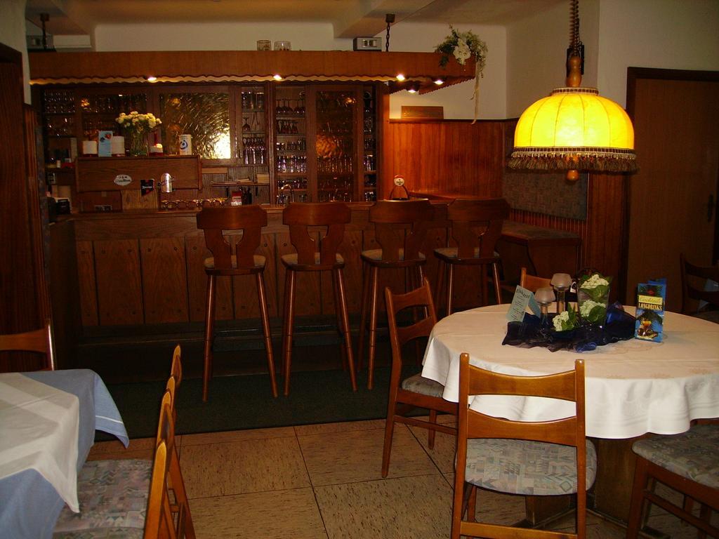 Hotel Zur Erholung Brochthausen Extérieur photo